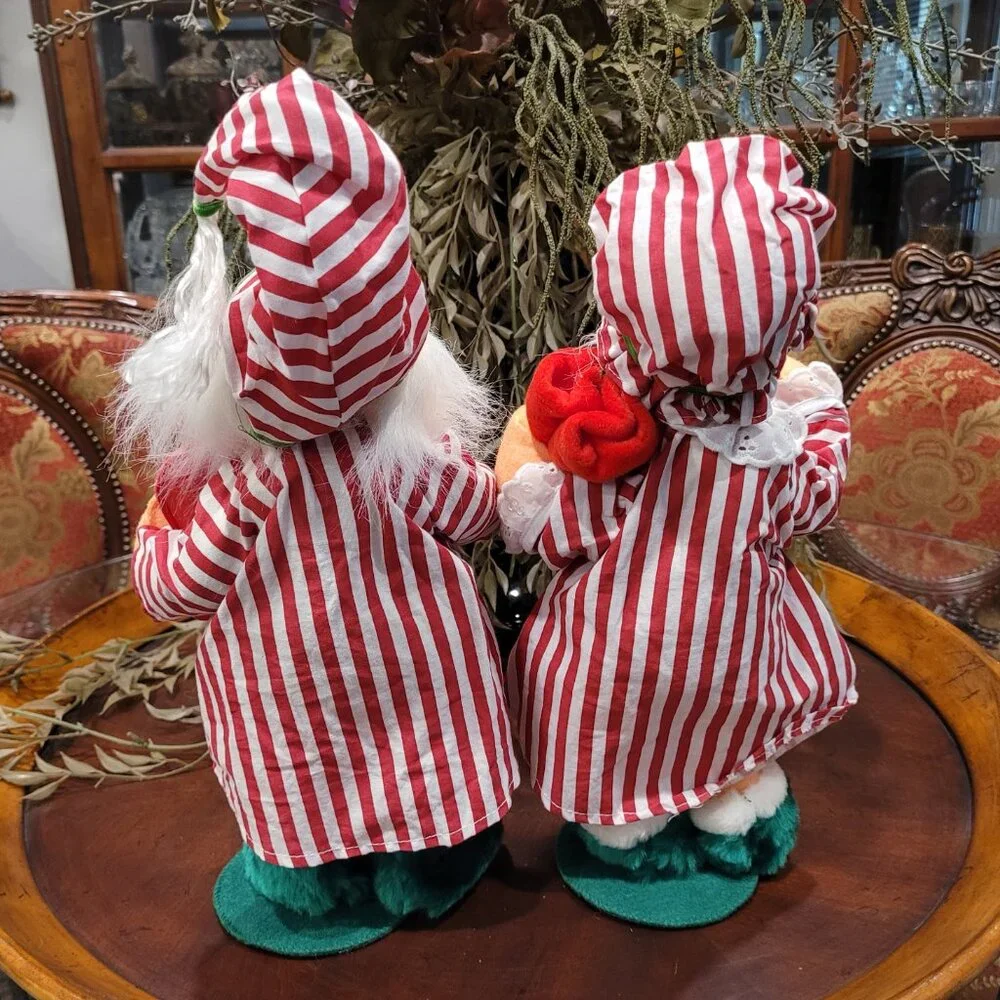Annalee Santa & Mrs. Claus Christmas Dolls 2006 Hot Water Bottle & Blanket